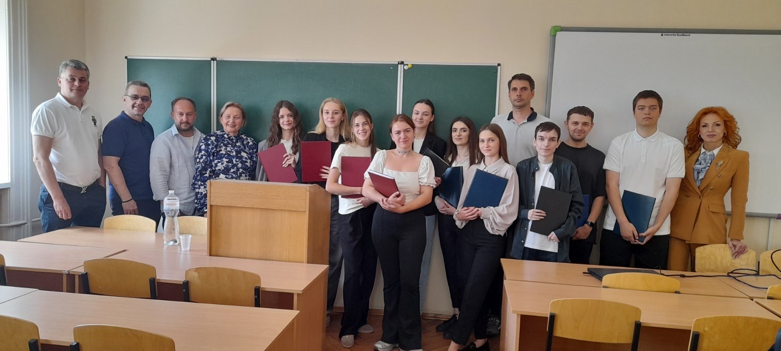 “Менеджмент майбутнього: урочисті захисти бакалаврських робіт – 2025”